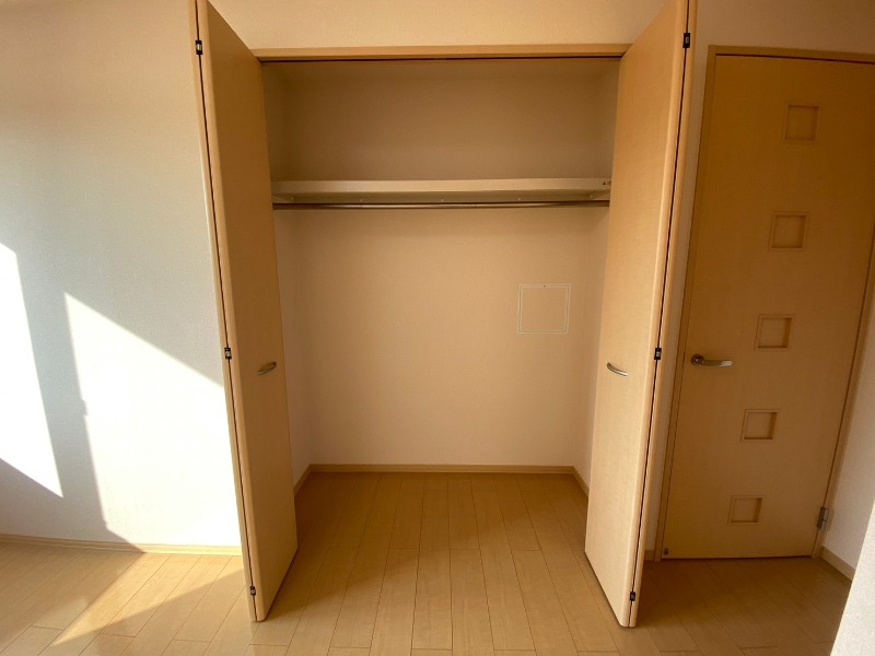 収納　寝室の収納です。部屋がすっきり片付きます。