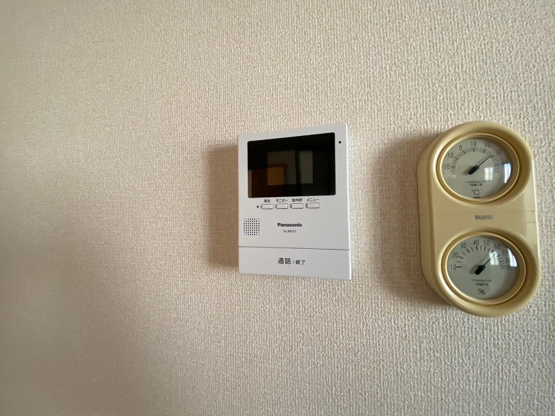 セキュリティ　ＴＶモニター付インターホンです。来客者の顔が見えるので安心！