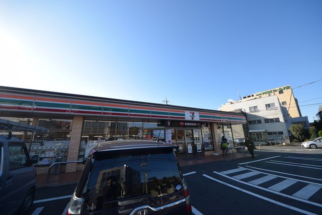 コンビニ　セブンイレブンさいたま上小町店（コンビニ）まで550m