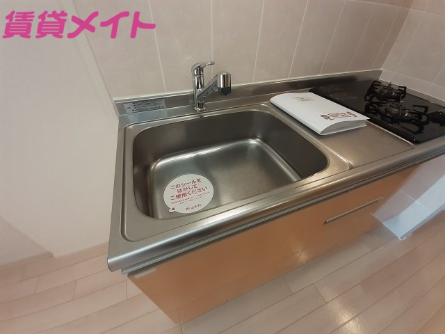 キッチン　同物件別部屋の物です。