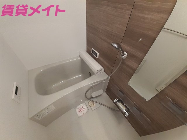 バス・シャワールーム　同物件別部屋の物です。