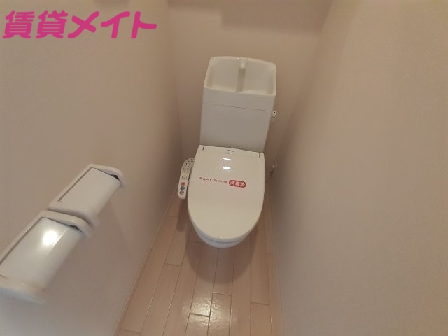 トイレ　同物件別部屋の物です。