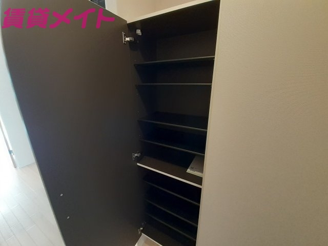 収納　同物件別部屋の物です。