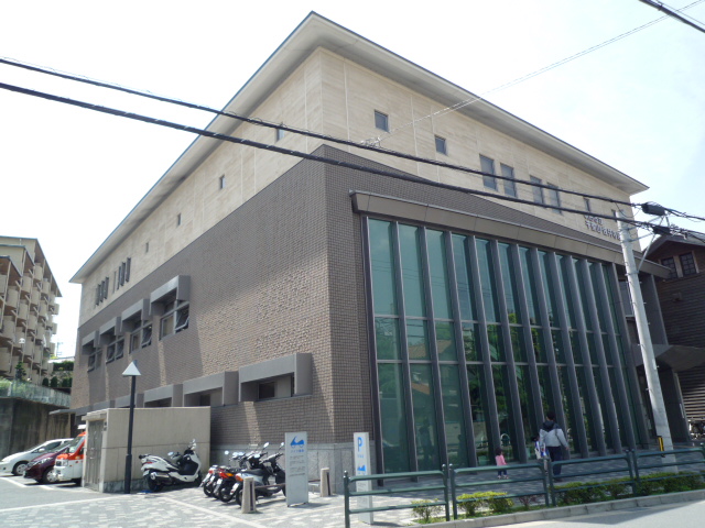 図書館　吹田市立千里山・佐井寺図書館（図書館）まで810m