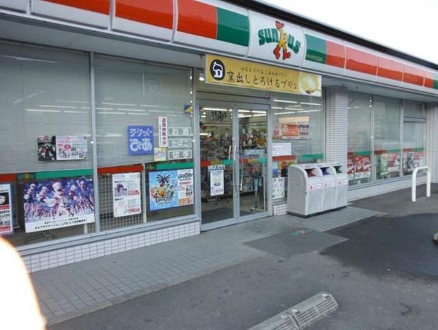 コンビニ　サンクス弦巻1丁目店（コンビニ）まで877m