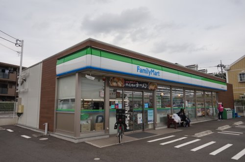コンビニ　ファミリーマート 西八朔町店（コンビニ）まで847m