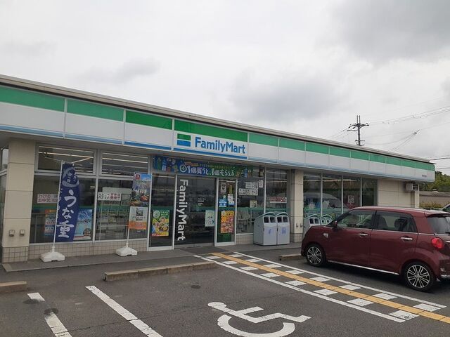 コンビニ　ファミリーマート様（コンビニ）まで780m