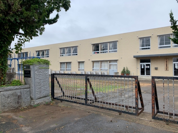 小学校　谷田部小（小学校）まで1960m