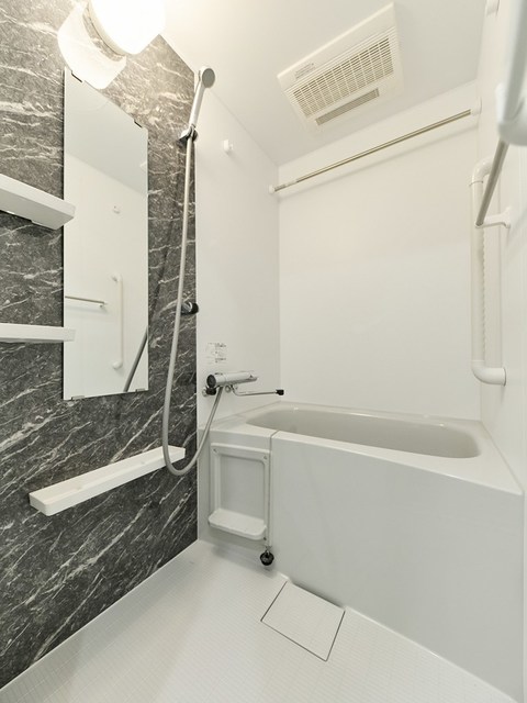 バス・シャワールーム　※写真は同タイプ住戸です。