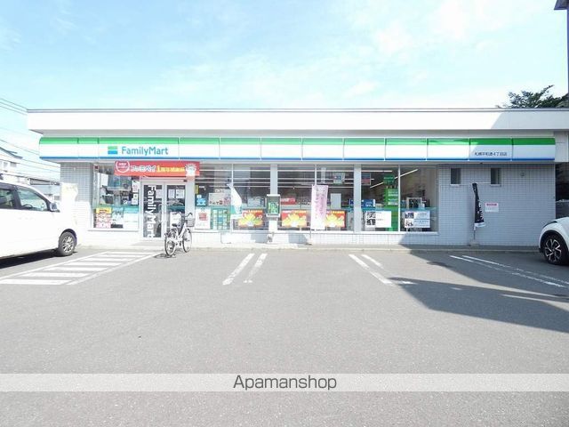 コンビニ　ファミリーマート（コンビニ）まで1233m