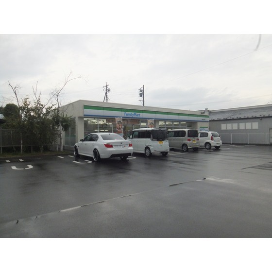コンビニ　ファミリーマート長野西尾張部店（コンビニ）まで423m