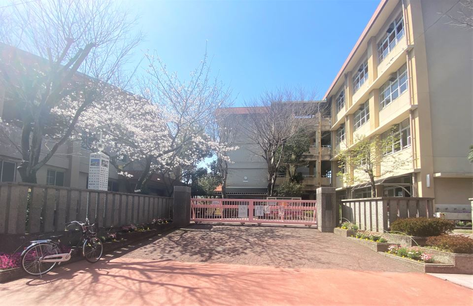 小学校　荒田小学校（小学校）まで1000m
