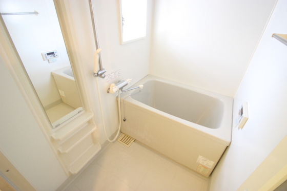 バス・シャワールーム　※別部屋の写真です