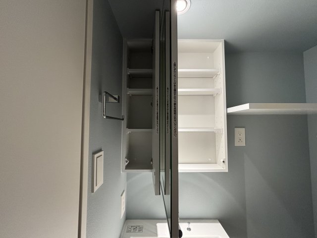 収納　Log入谷