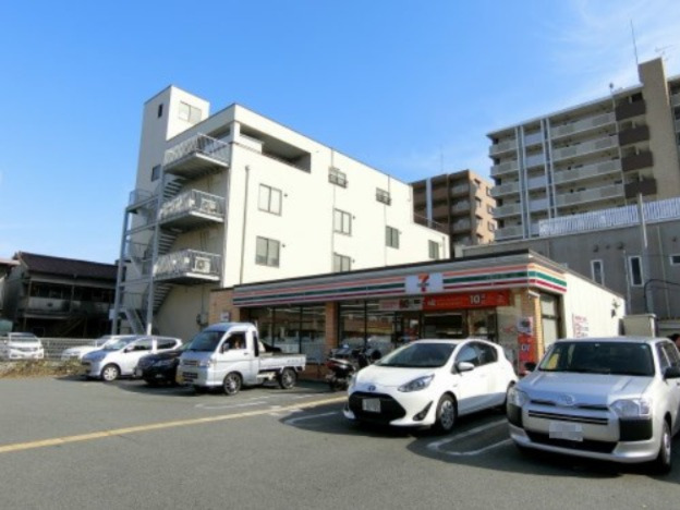 コンビニ　セブンイレブン 吹田垂水町3丁目店（コンビニ）まで160m