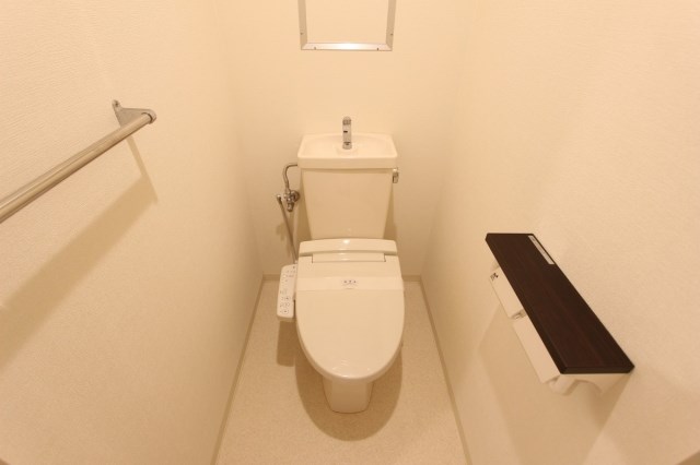 トイレ　※同間取り他部屋写真を参照しております。