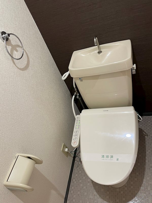 トイレ　嬉しい温水洗浄便座♪