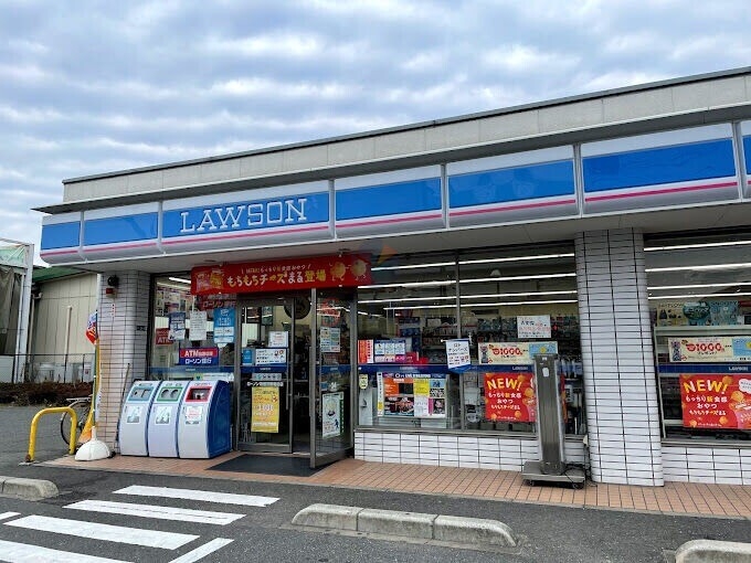 コンビニ　ローソン 吹田警察署前店（コンビニ）まで294m