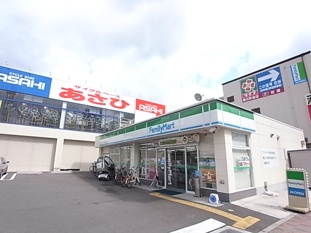 コンビニ　ファミリーマート（コンビニ）まで421m