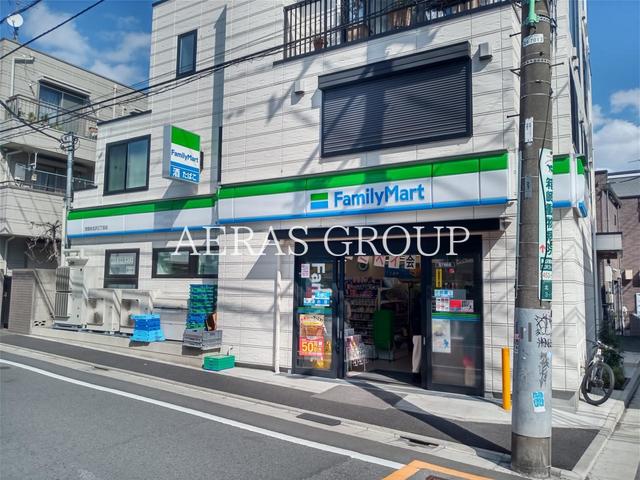コンビニ　ファミリーマート世田谷北沢三丁目店（コンビニ）まで54m