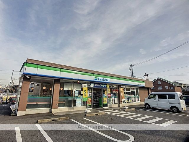 コンビニ　ファミリーマート（コンビニ）まで538m
