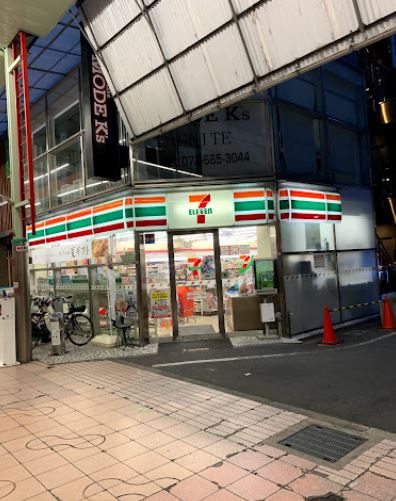 コンビニ　セブンイレブン 高槻芥川町店（コンビニ）まで214m