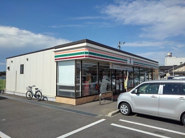 コンビニ　7－11丸亀飯山町下法軍寺店（コンビニ）まで450m
