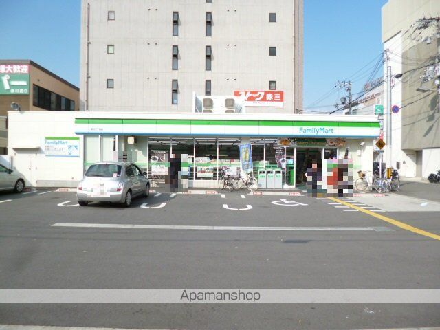 コンビニ　ファミリーマート（コンビニ）まで550m