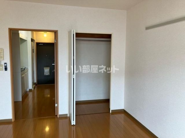 ジュネスメゾンイノウエの居間写真
