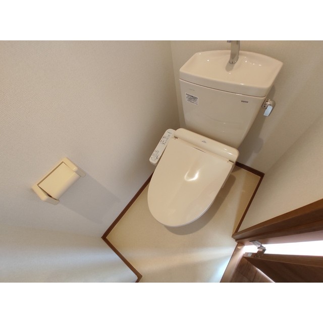 トイレ　ウォシュレット付き