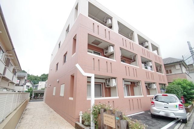 建物外観　★お買い物がしやすい立地です★