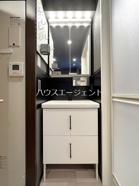 洗面設備　洗面化粧台です。
