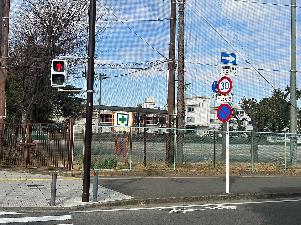 中学校　世田谷区立奥沢中学校（中学校）まで366m