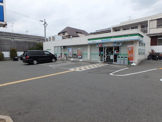 コンビニ　ファミリーマート箕面如意谷店（コンビニ）まで61m