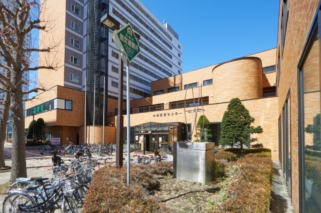 図書館　札幌市中央区民センター図書室（図書館）まで375m