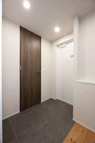 玄関　※写真は同タイプ住戸です。