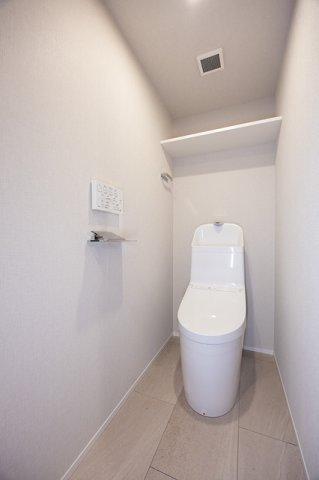 トイレ　※写真は同タイプ住戸です。