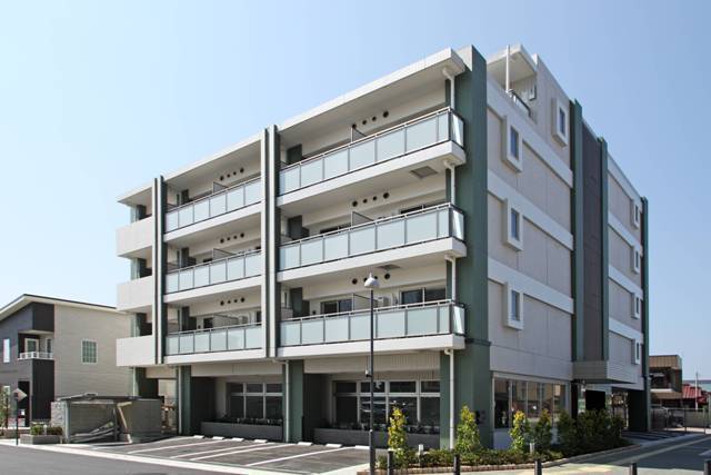 建物外観　５階建ての賃貸マンション