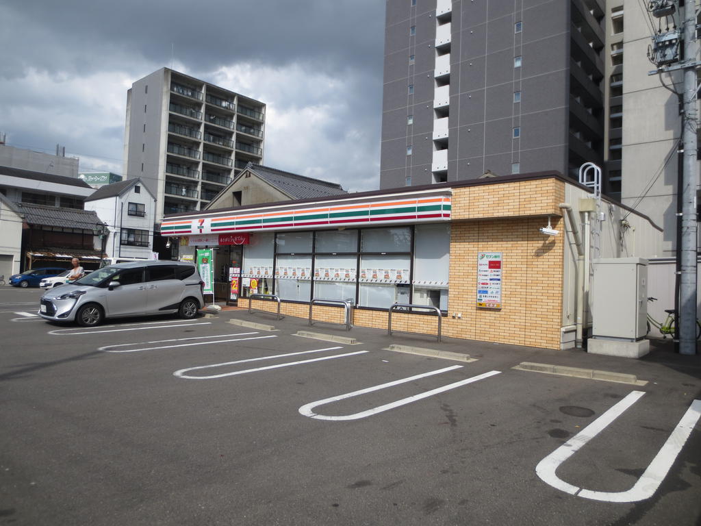 コンビニ　セブンイレブン一宮新生2丁目店（コンビニ）まで121m
