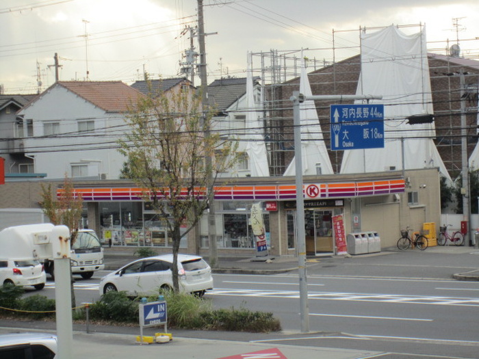 コンビニ　サークルＫ（コンビニ）まで82m