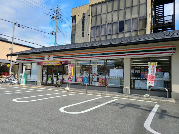 コンビニ　セブンイレブン 京都西大路花屋町店（コンビニ）まで220m
