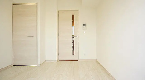 居室・リビング　別部屋反転写真