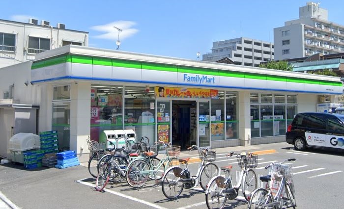コンビニ　ファミリーマート 中野中央五丁目店（コンビニ）まで389m