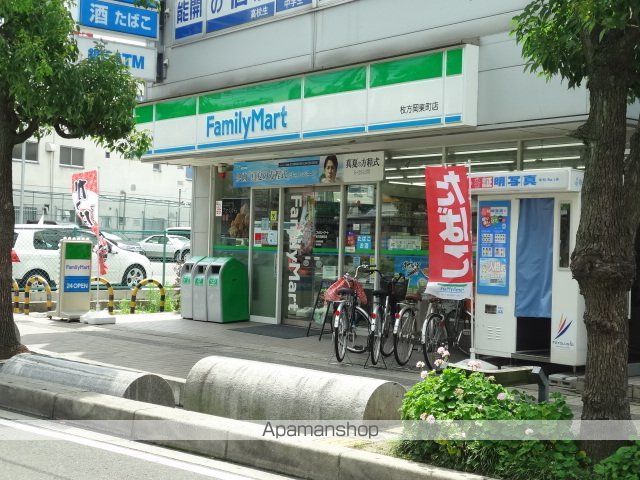 コンビニ　ファミリーマート（コンビニ）まで984m