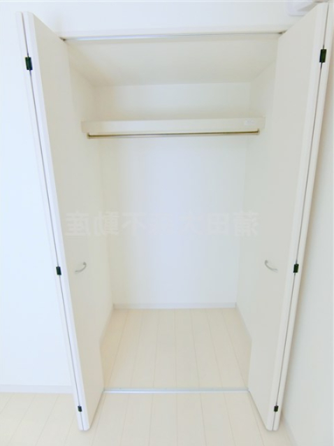 収納　収納　奥行きのある広めのクローゼット