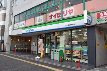 コンビニ　ファミリーマート　京王稲田堤駅前店（コンビニ）まで355m