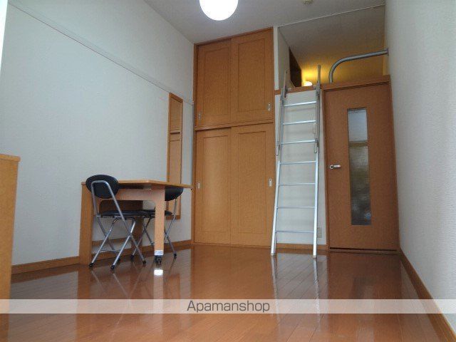 レオパレス古見の居間写真