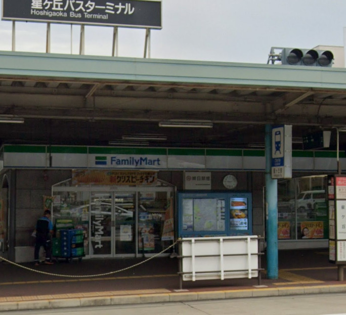 コンビニ　ファミリーマート 星ヶ丘ターミナル店（コンビニ）まで389m