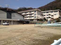 小学校　岡山市立津島小学校（小学校）まで1559m