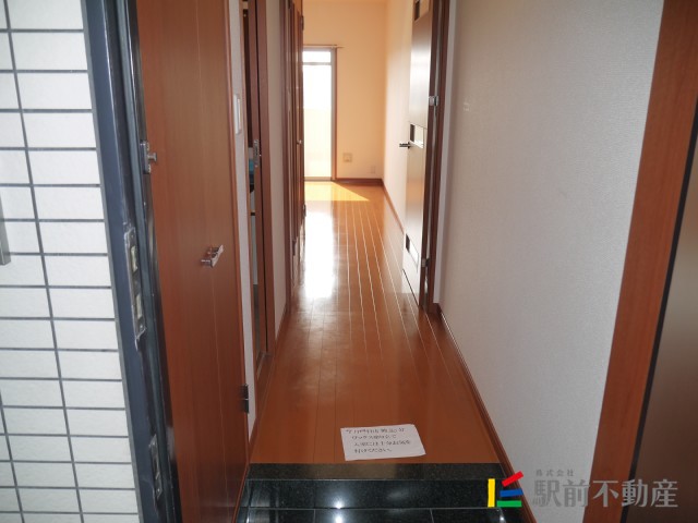 玄関　写真は同タイプ別部屋